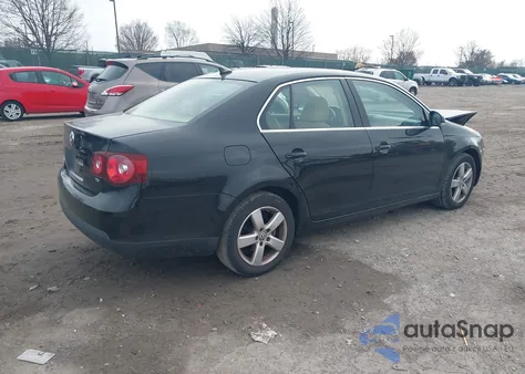 2009 Volkswagen Jetta Se/Sel from USA, damaged, VIN 3VWRZ71K79M059091